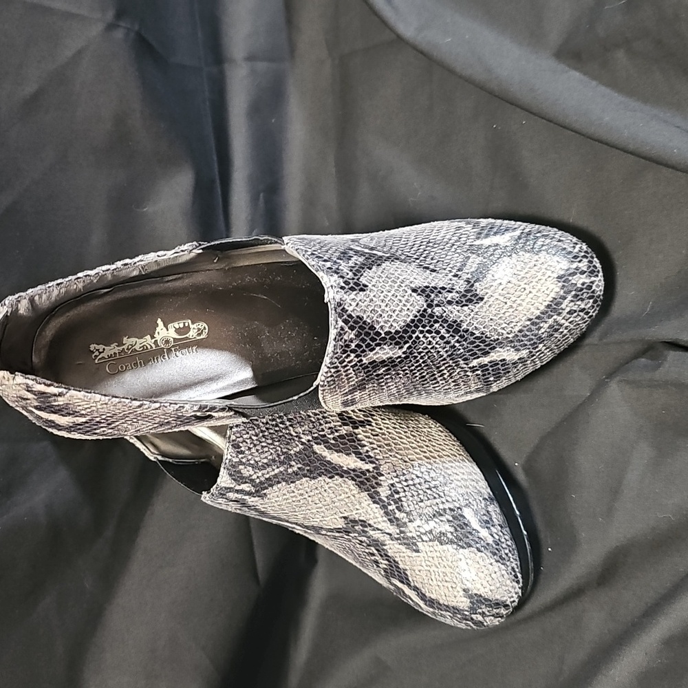 COACH  and FOUR Faux Snake Skin Pattern High Heel Shoes Sz.7.5M GUC